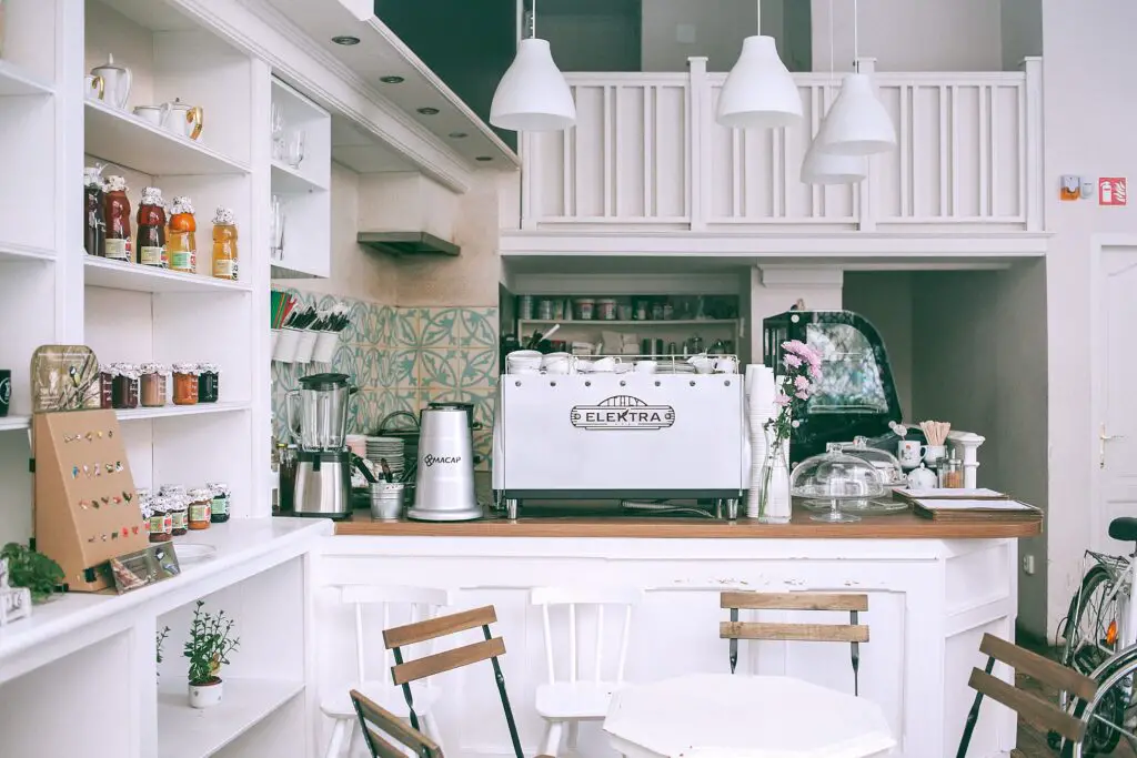 Maintaining Clean and Tidy Shelves