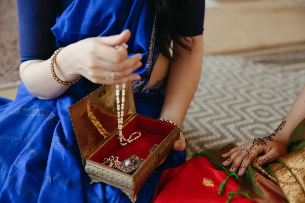 Traditional Jewelry Boxes and Cases