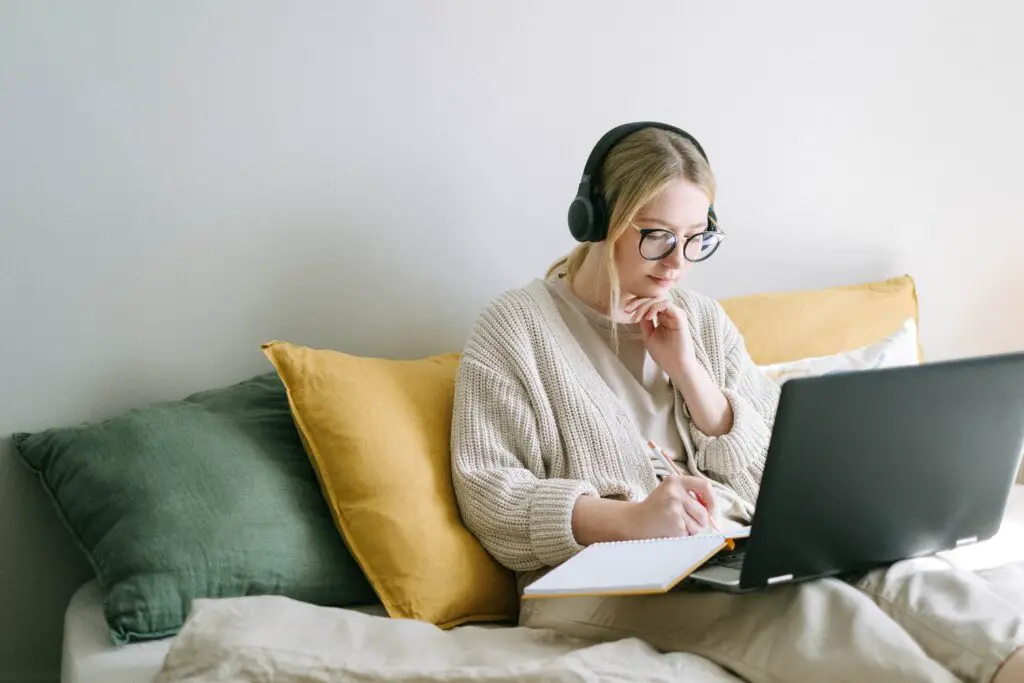 Transforming a Bedroom into a Home Office: Tips and Ideas