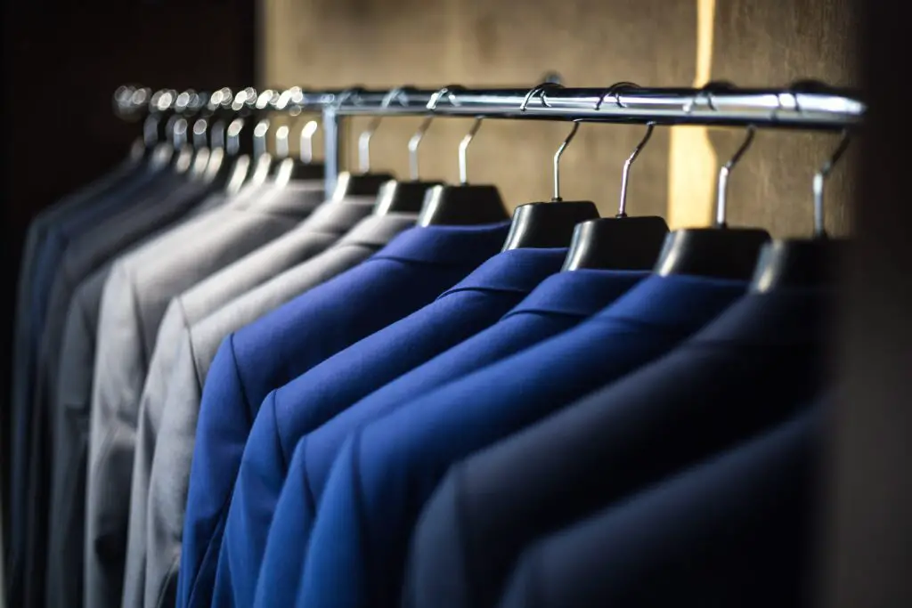 How to Organize Your Wardrobe by Color