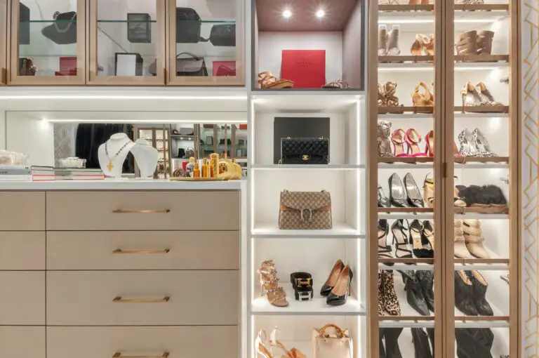 Designing a Chic and Organized Walk-In Closet