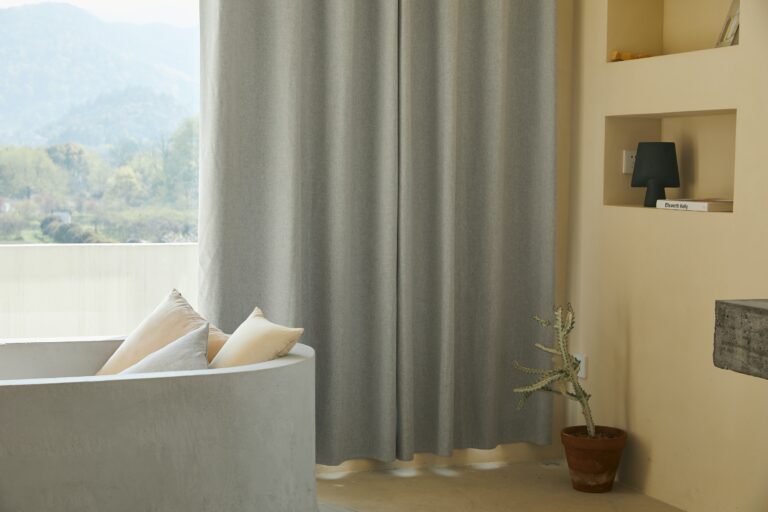 Tips for Choosing the Right Curtains and Drapes for Your Space