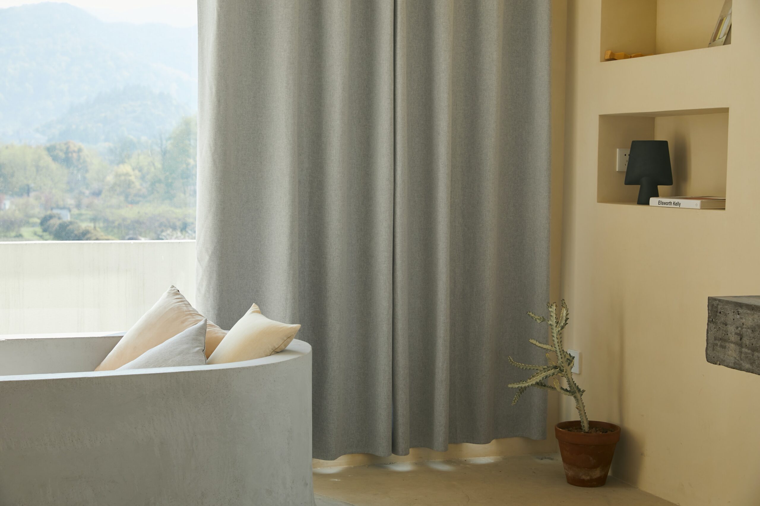 Tips for Choosing the Right Curtains and Drapes for Your Space