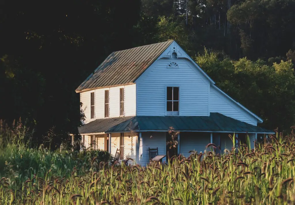 Styling Tips for a Farmhouse-Inspired Kitchen