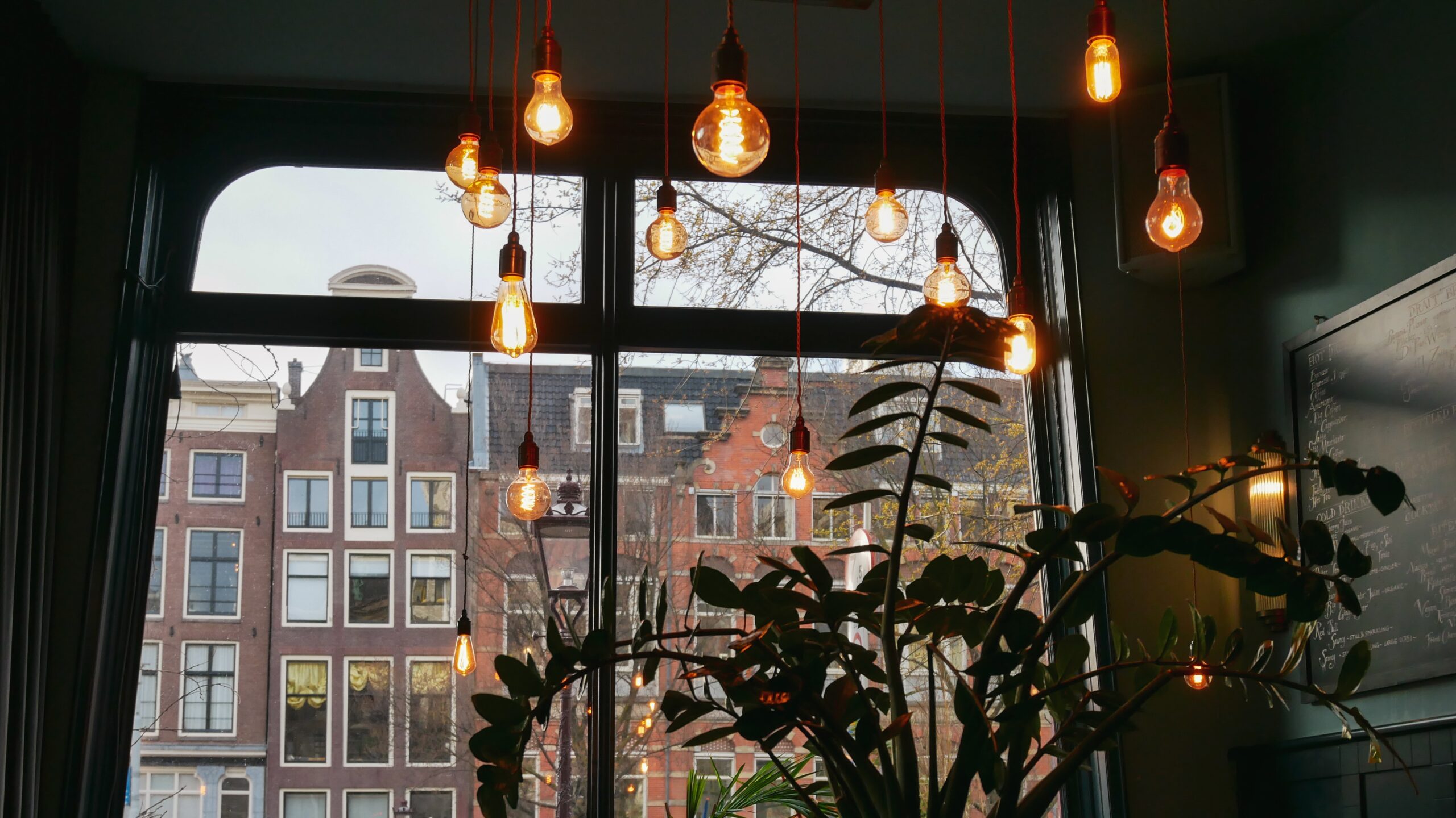 Using Indoor Lighting to Enhance Your Home Decor