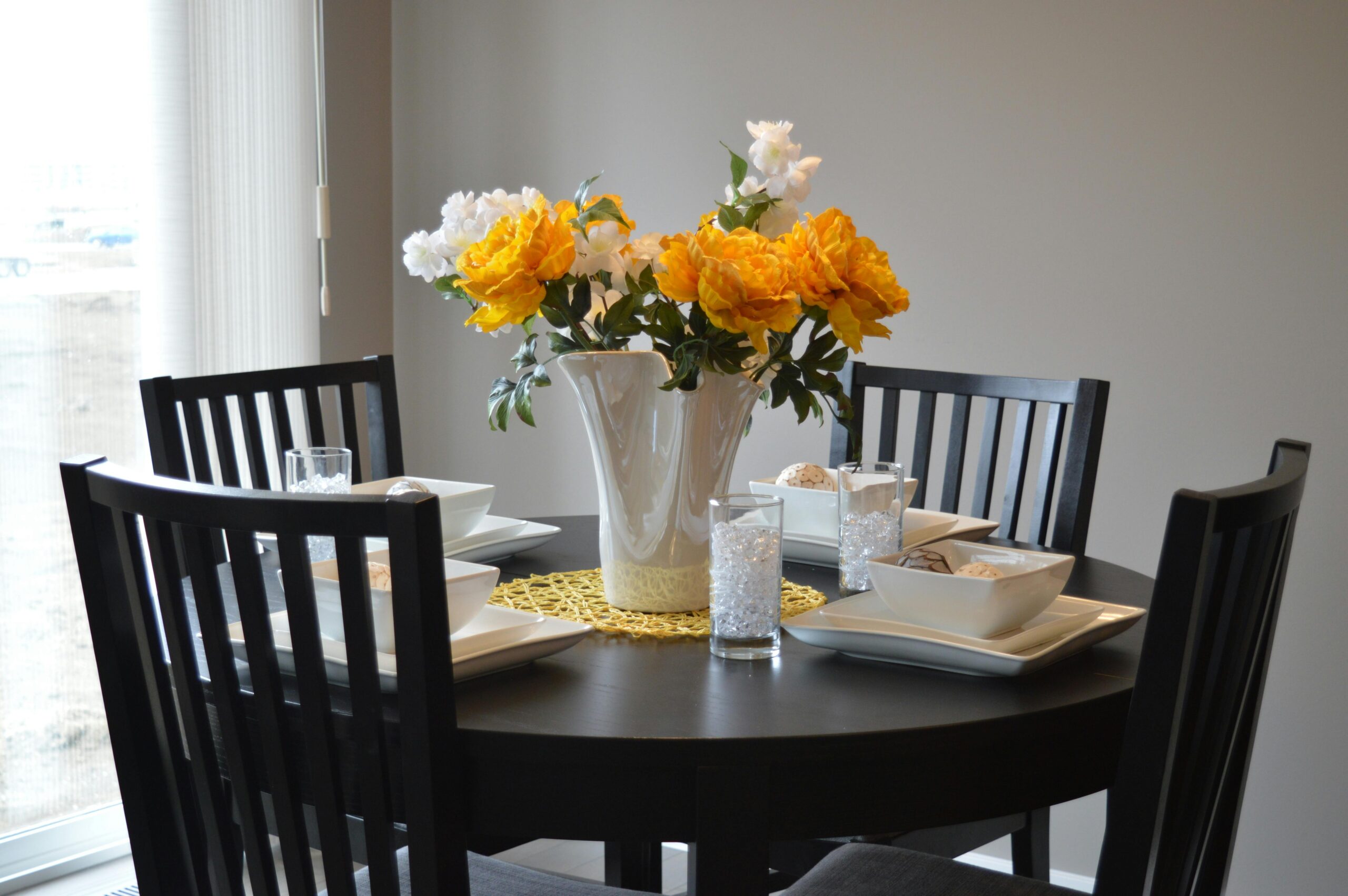 How to Choose the Right Dining Table for Your Space